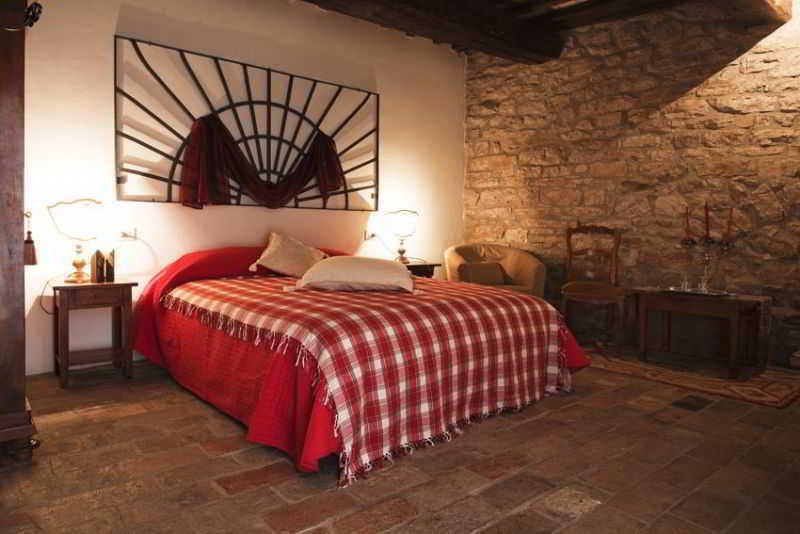 Castello Valenzino Aparthotel Pierantonio Exterior photo