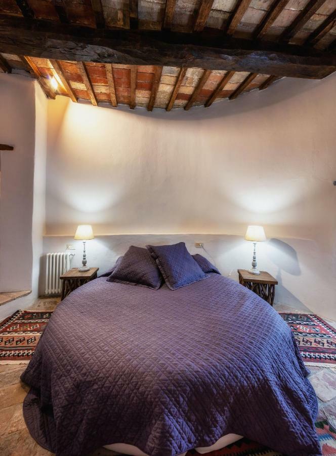 Castello Valenzino Aparthotel Pierantonio Exterior photo