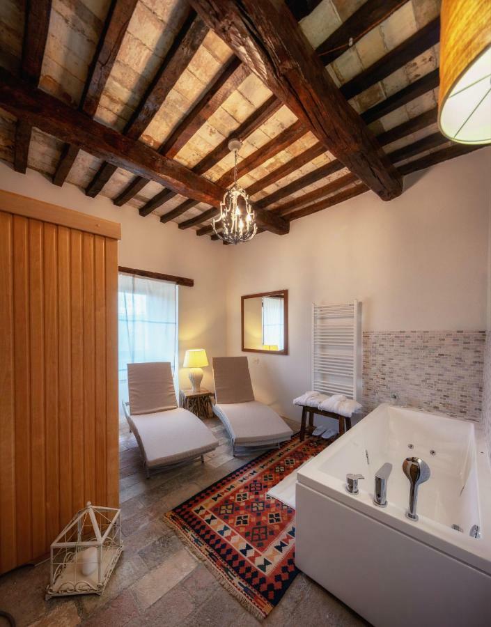 Castello Valenzino Aparthotel Pierantonio Exterior photo