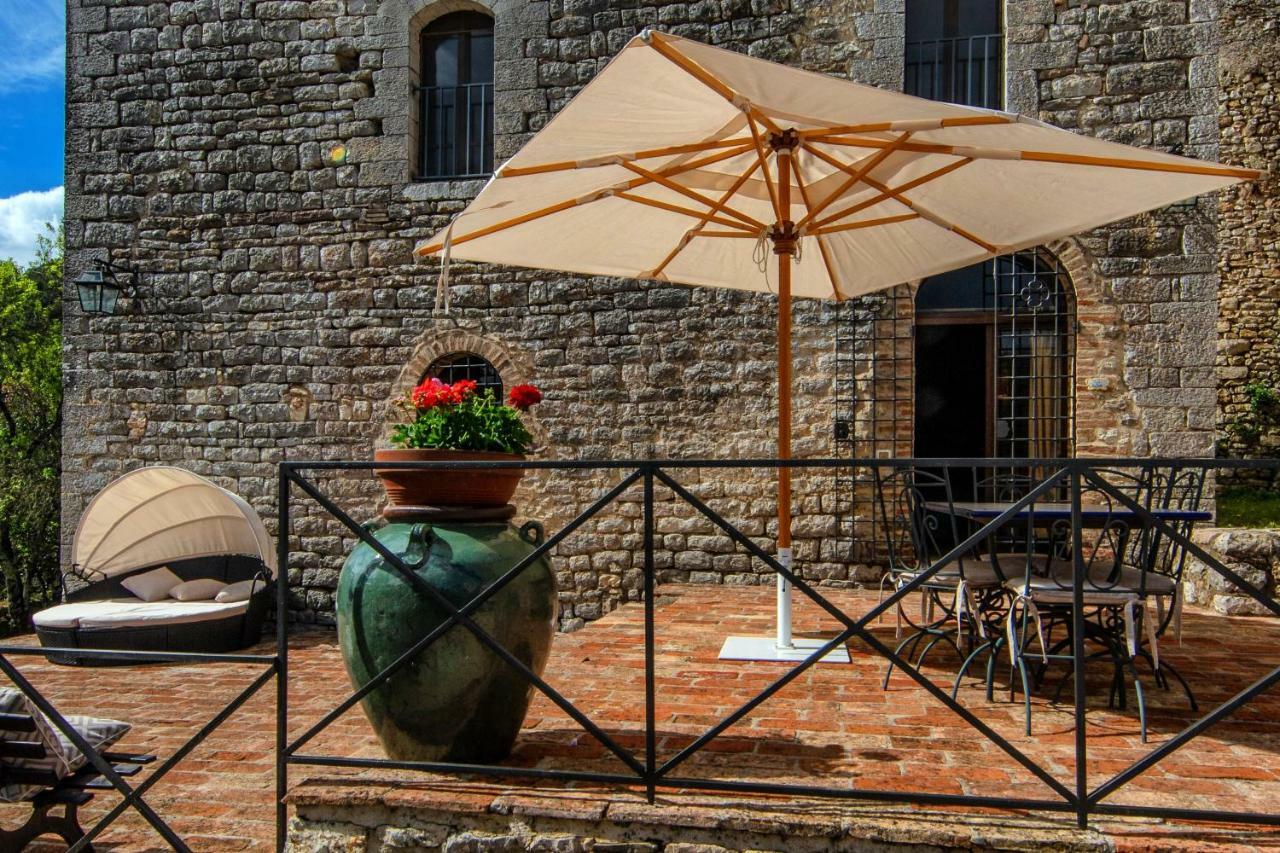 Castello Valenzino Aparthotel Pierantonio Exterior photo