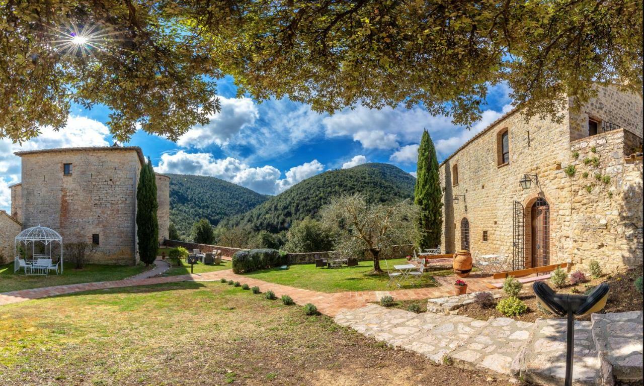 Castello Valenzino Aparthotel Pierantonio Exterior photo