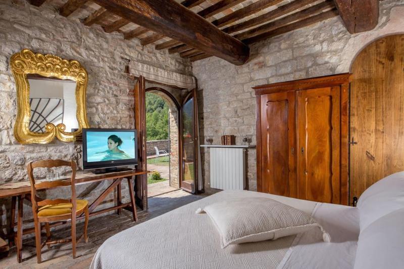 Castello Valenzino Aparthotel Pierantonio Exterior photo